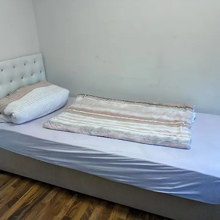 Restaurant Friesdorfer Hof بيت ضيافة 3*